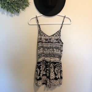 2/15 Black and White Romper sz S